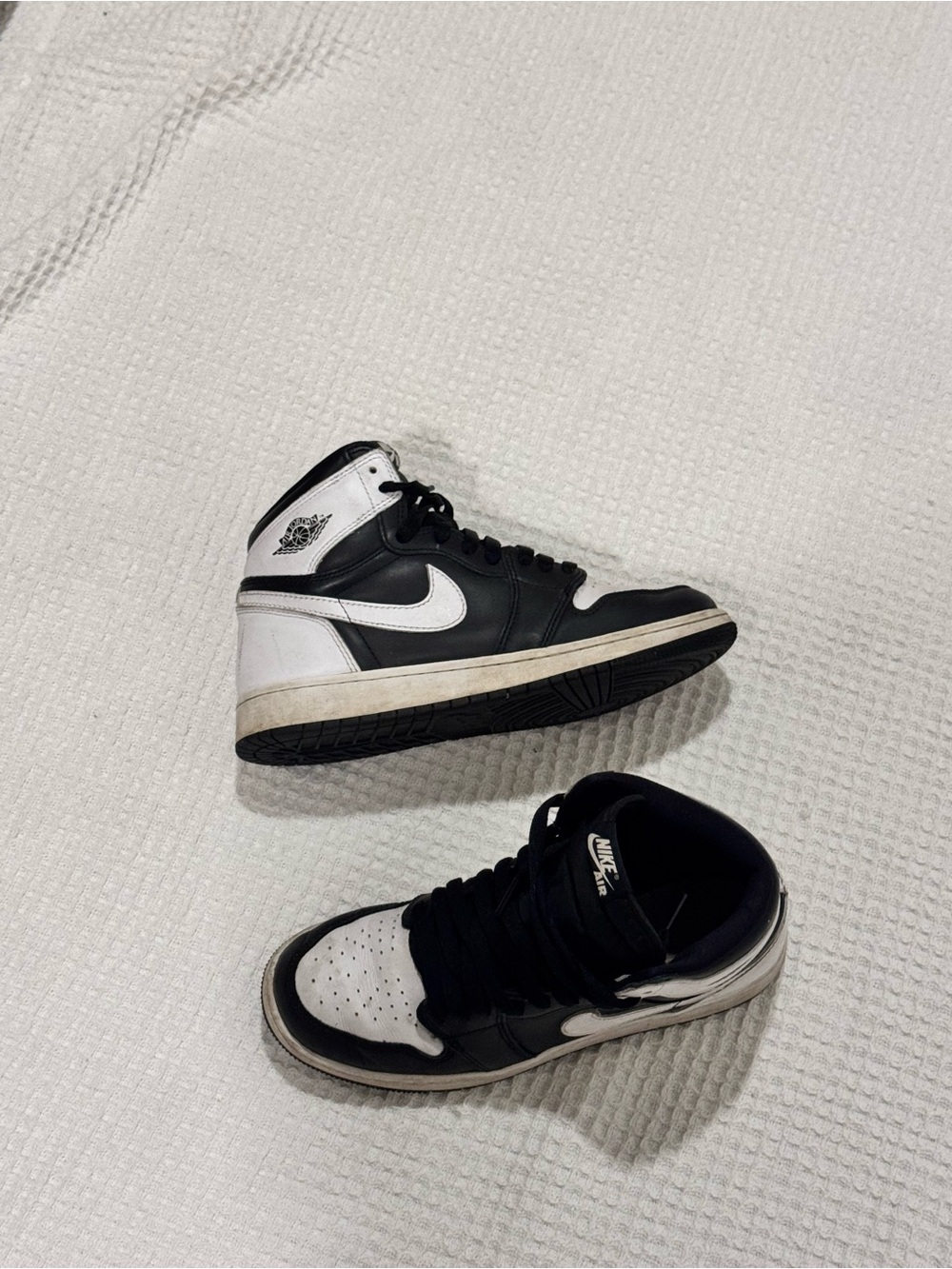 Nike Black and White High-Top Sneakers 7y